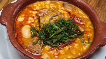 La receta del verdadero locro argentino: qué ingredientes lleva y cómo prepararlo paso a paso