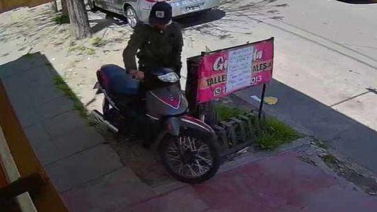 Brutal ataque en Berazategui: golpearon y apuñalaron en la cabeza un joven para robarle la moto