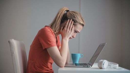 ¡Lo tengo en la punta de la lengua! Qué significa que me olvidé el nombre de las personas