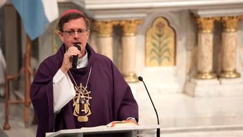 El cura villero que fue elegido por el Papa: su paso por La Cava y el origen de su relación con Sergio Massa