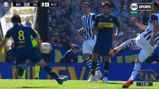 La mano de Pablo Pérez que era penal y que todo Talleres reclama