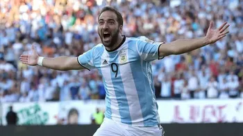Gonzalo Higuaín fue visto en Miami con un look muy distinto al de su etapa como profesional.