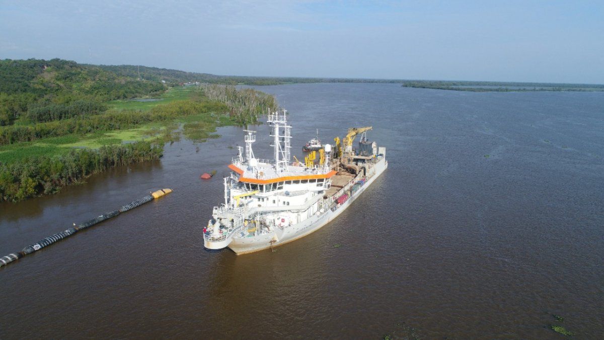 Jan de Nul envió 5 dragas a Rosario para trabajar la hidrovía del Paraná.