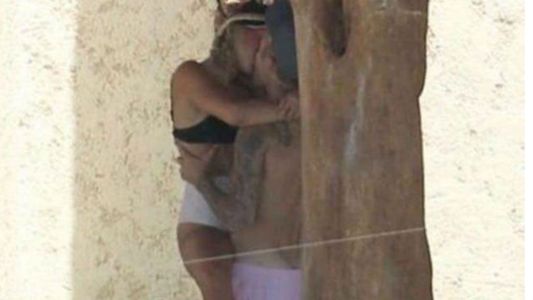 Justin Bieber al borde de tener sexo con su novia en público