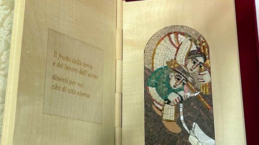 Qué regalos intercambiaron Alberto Fernández y Francisco