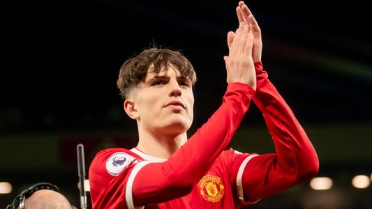 Video: la emoción de la familia de Garnacho tras el debut del joven en el Manchester United