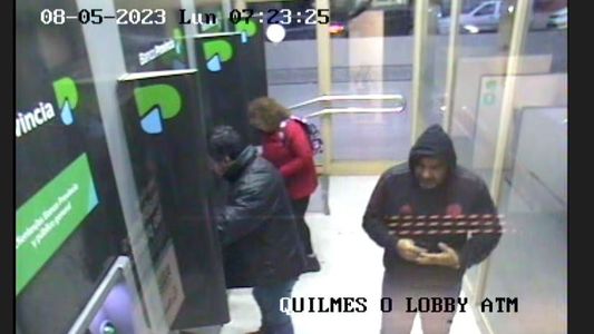 Cobraba una jubilación y una pensión y lideraba una banda que clonaba tarjetas de crédito y débito