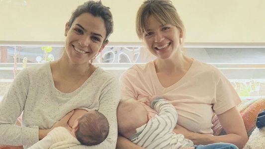 La tierna foto de Agustina Cherri y Marcela Kloosterboer amamantando a sus hijos