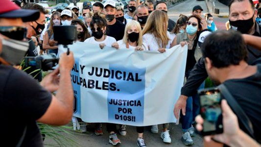 Insultos contra Claudia cambiaron el espíritu de la marcha