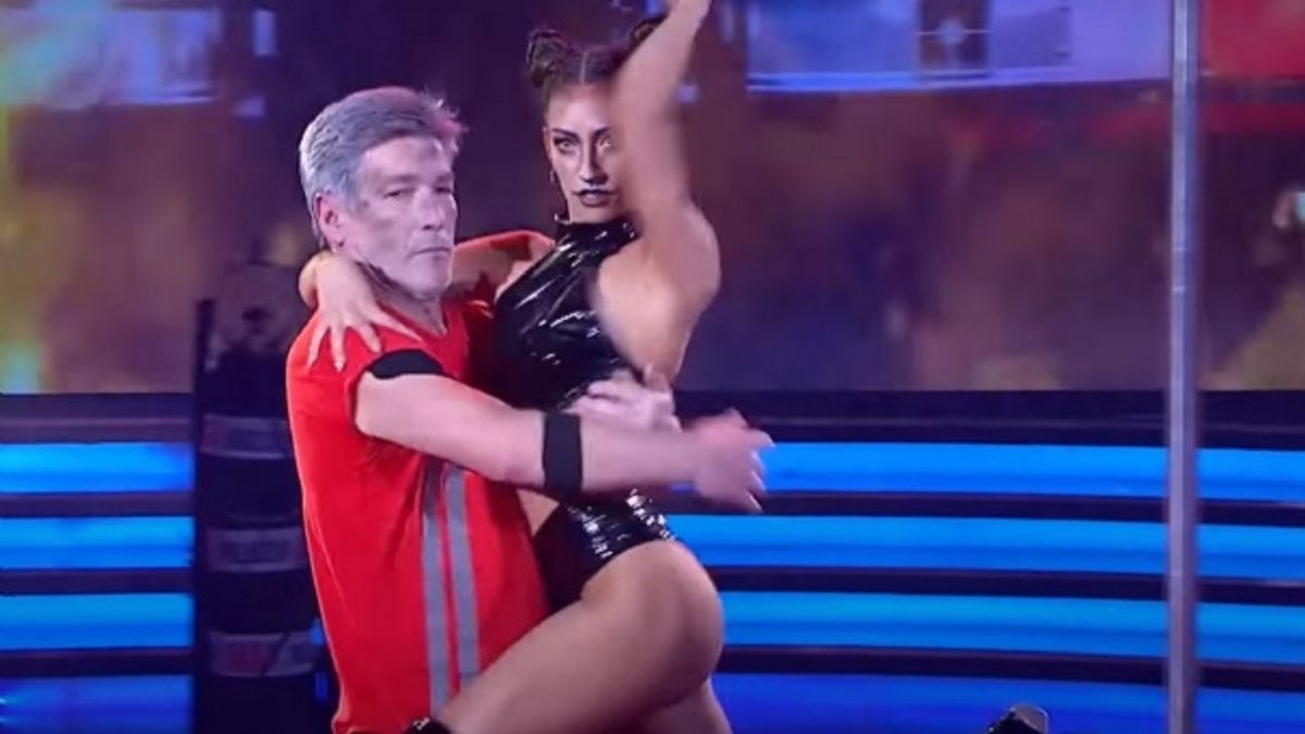 Pachu Peña bailó desgarrado y lo castigaron igual