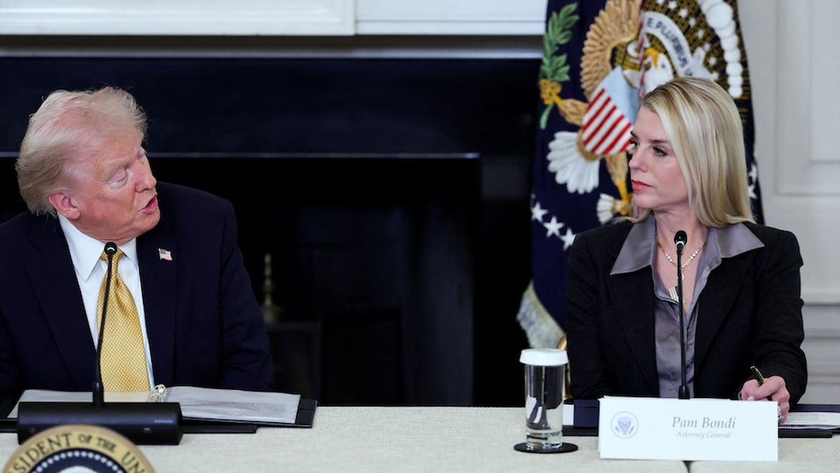 Donald Trump destituyó a Pam Bondi como fiscal general de los Estados Unidos.&nbsp;