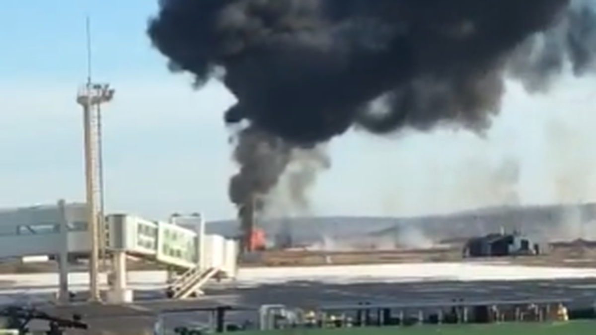 Un avión sanitario se estrelló en el aeropuerto de Río Grande y murieron sus cuatro tripulantes. (Captura)