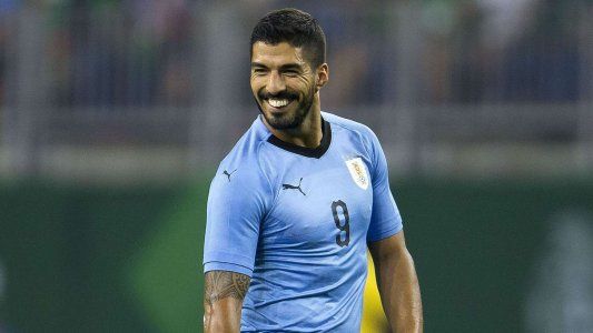 Luis Suárez demostró su categoría ante México picando un penal ‘a lo Panenka’