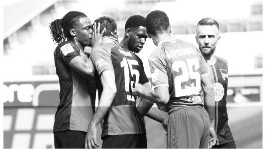 Bundesliga: Hertha Berlín no respetó el protocolo y sus jugadores se abrazaron en dos goles