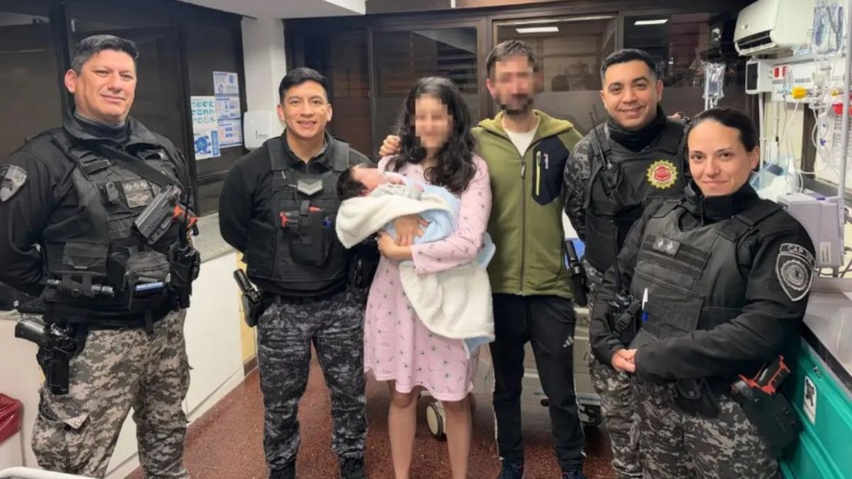 Un bebé de un mes que presentaba signos de ahogamiento y no reaccionaba a estímulos fue asistido por efectivos policiales durante un traslado de emergencia al Hospital Infantil de Córdoba. (Foto: El Diario de Carlos Paz)