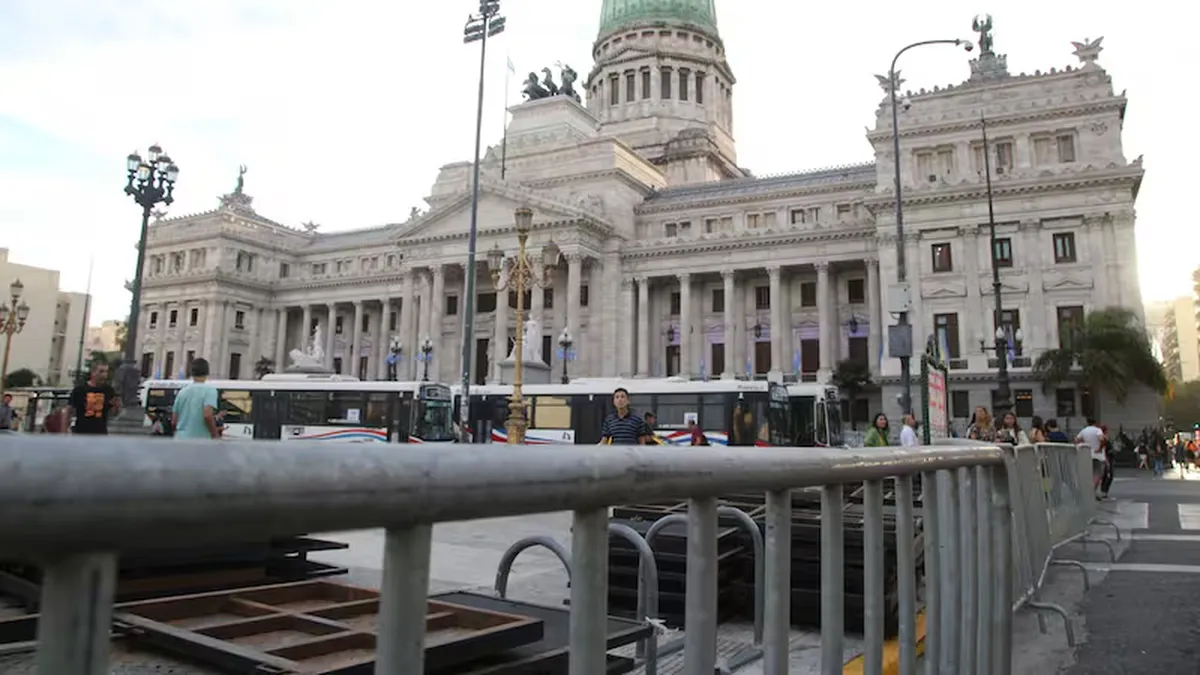 Congreso blindado por el informe de Manuel Adorni: cortes