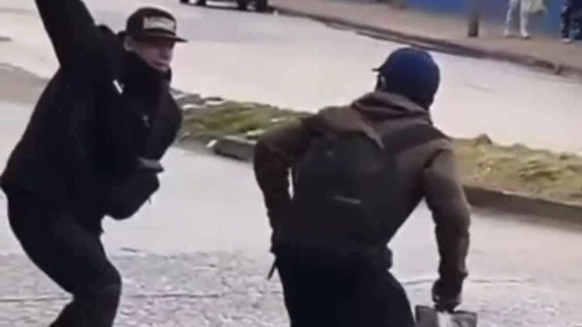 Duelo tumbero: así fue la pelea con facas en plena calle. (Foto: captura de video)