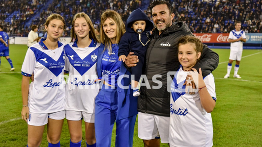 La emotiva despedida de Fabián Cubero del fútbol junto a Mica Viciconte y sus hijos: las fotos