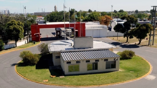 Se hicieron pasar por seguridad, robaron relojes Rolex y escaparon por un río