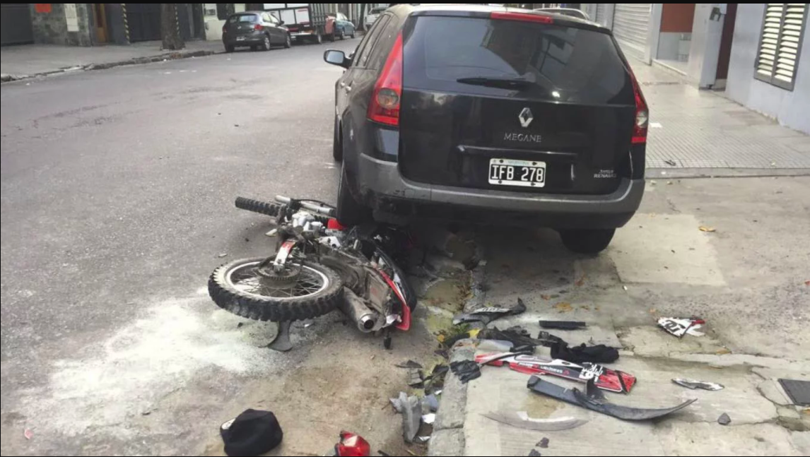 Una mujer persiguió, atropelló y mató a una persona que le robó su celular