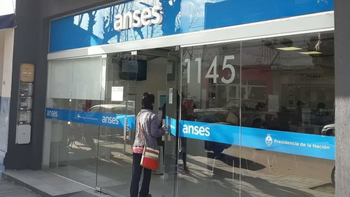 Jubilaciones, Pensiones, AUH: quiénes cobran este viernes 18