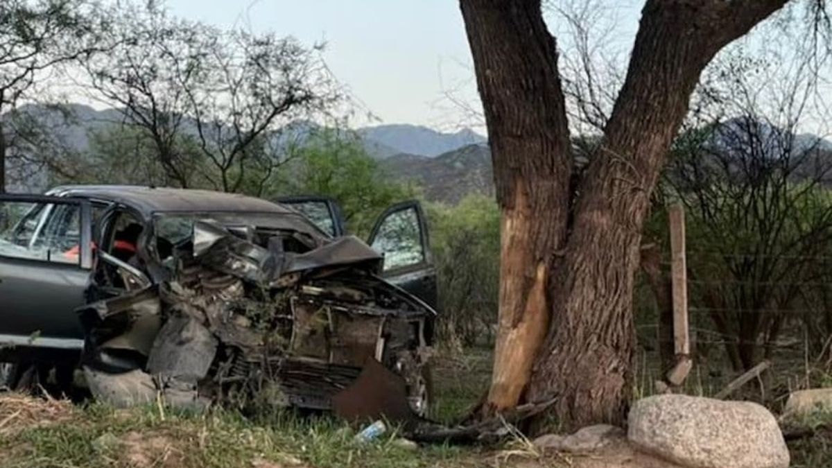 Un ex intendente perdió el control de su camioneta