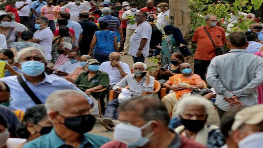 La OMS avaló la aplicación de refuerzos frente al coronavirus: qué recomendó el organismo ante la llegada de Ómicron