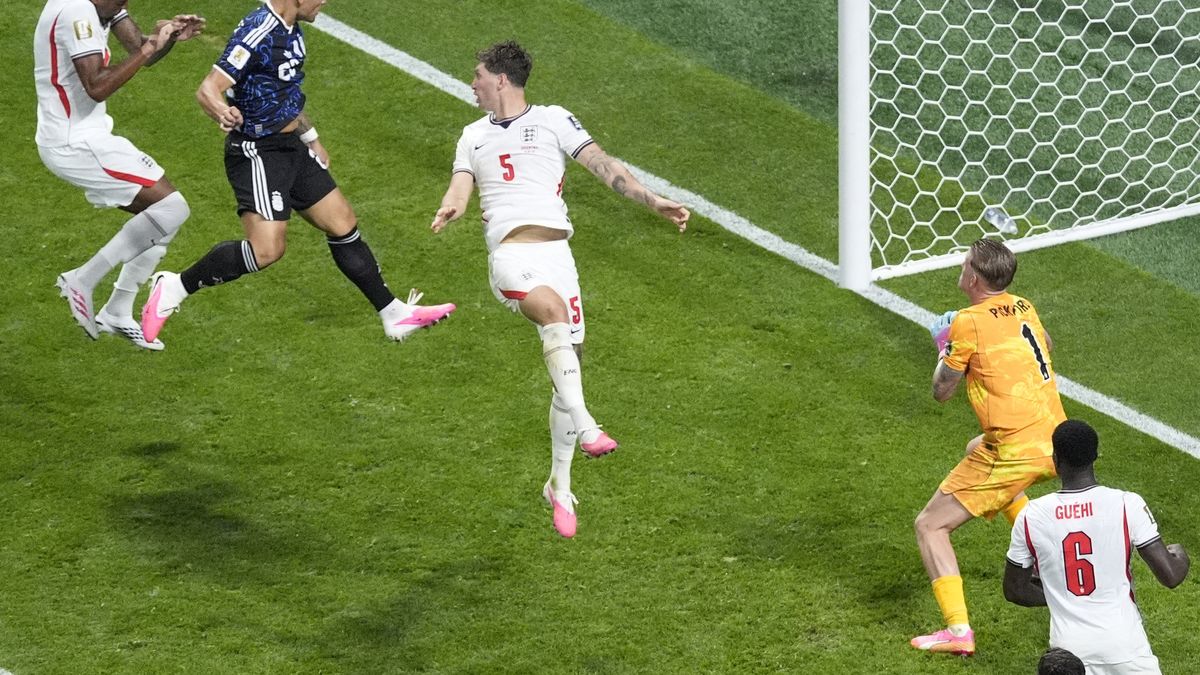 El gol de Lautaro Mart&iacute;nez frente a Inglaterra. (Foto: Reuters).