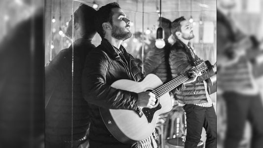 Iván Zavala roba suspiros con un cover de Ed Sheeran