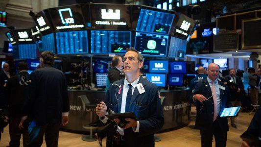 Las acciones argentinas vuelven a caer en Wall Street y el riesgo país se acerca a los 1900 puntos