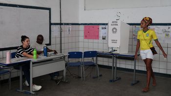 Elecciones en Brasil: millones de personas votan y crece la expectativa por el cierre de las urnas