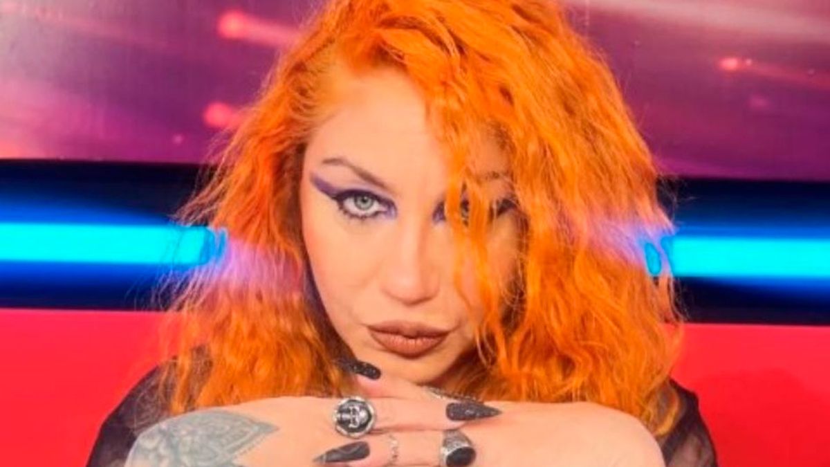 Lowrdez Fernández atendió una llamada en vivo, en medio del desconcierto: Estaba con alguien