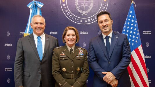 El Gobierno profundiza su alianza en Defensa con EE. UU. y analiza pedir una inspección en la base China en Neuquén