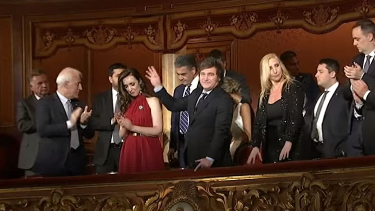 Javier Milei vuelve esta noche al Teatro Colón con una invitada especial. Rumores sobre la relación con exvedette famosa. Foto: Archivo