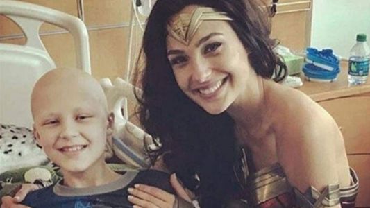 Gal Gadot visitó un hospital de niños vestida como la Mujer Maravilla