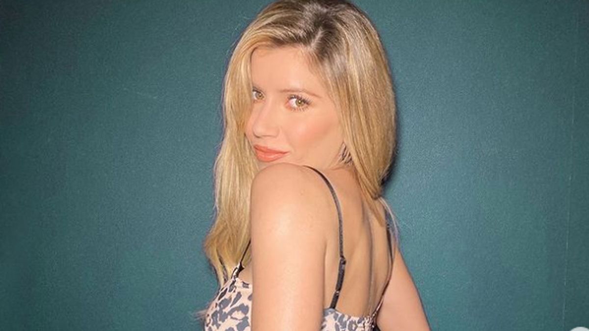 Laurita Fernández se la juega a la camisa sin ropa interior y a cara lavada