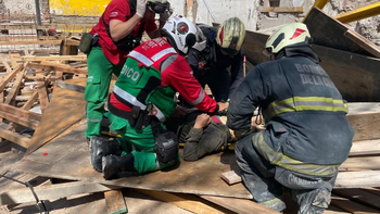 Dos obreros resultaron heridos. Dos obreros resultaron heridos.