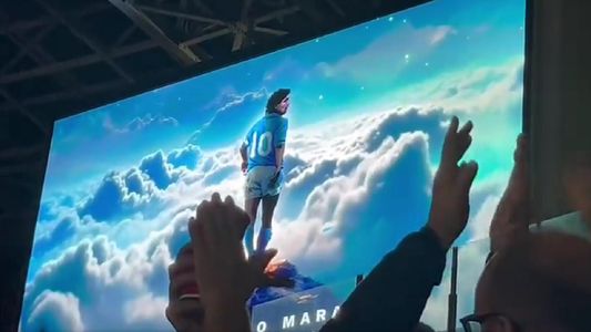 El homenaje de los hinchas del Napoli a Diego Maradona el día de su cumpleaños