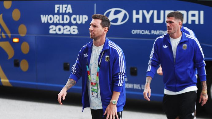 El que no salta es un inglés: la descontrolada llegada de los jugadores de la Selección Argentina al estadio