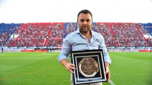 Asaltan la casa del ex futbolista Bernardo Romeo en un country de La Plata y maniatan a su familia