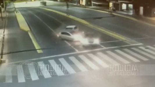 Impresionante choque triple en Belgrano: un conductor dio tres veces más de alcoholemia que lo permitido