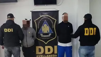 Los dos sospechosos detenidos por la entradera. (foto: Policía) Los dos sospechosos detenidos por la entradera. (foto: Policía)