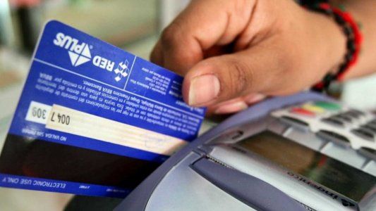 Desde abril todos los comercios tienen que aceptar tarjeta de débito