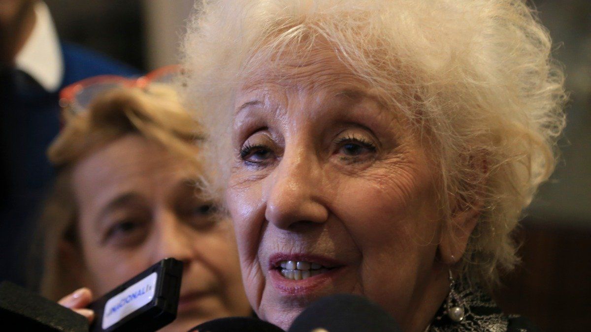 Un fiscal denunció a Estela de Carlotto por sus dichos contra Javier Milei: Incitación a despojarlo de su cargo mediante el uso de la fuerza. (Foto: NA)