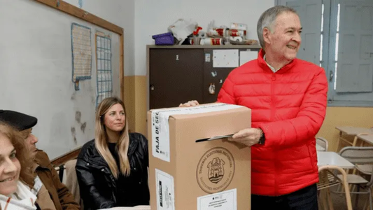 Juan Schiaretti emitió su voto: Mañana tiene que haber sensatez por parte de la oposición