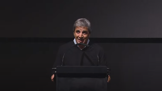 El ministro Luis Caputo elogió a Milei por la decisión política que le permitió llegar al orden económico