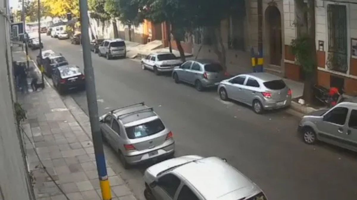 Violento robo piraña en La Boca: dos ciudadanos fueron atacados por siete delincuentes armados