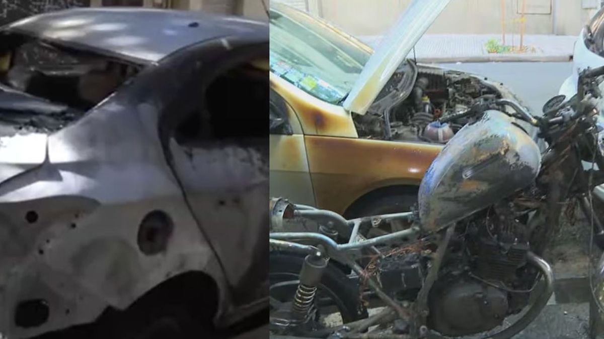 Volvieron los quemachoches a la Ciudad: incendiaron 8 autos y una moto frente a la sede del PJ