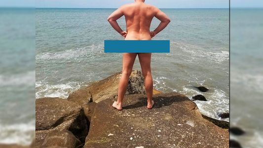 La cábala del productor teatral de cada verano: desnudo en la costa marplatense