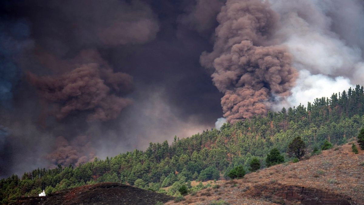 Alerta en España: se abrió una nueva boca eruptiva en el volcán de la isla de La Palma